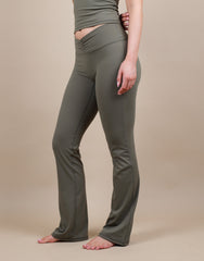 Cleo Ruched Front Flared Leggings In Olive
