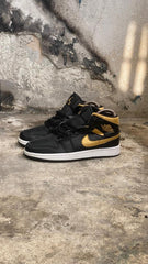 JORDAN RETRO 1 NEGRO DORADO