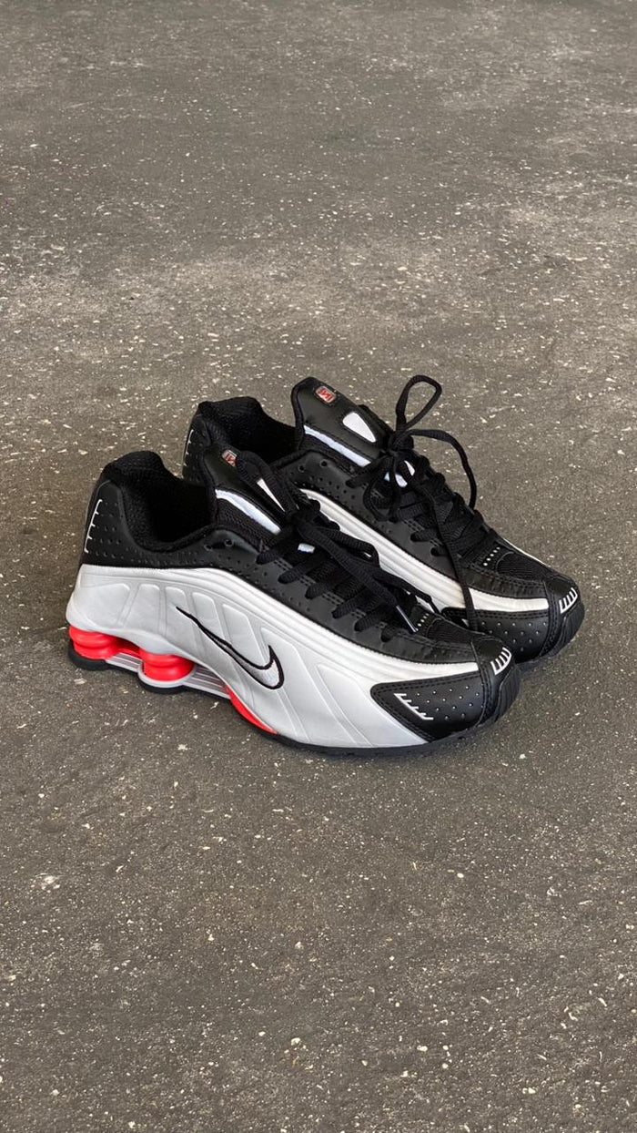 NIKE SHOX TURBO GRIS NEGRO
