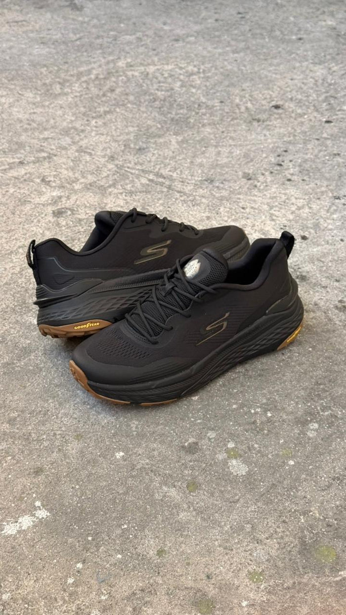 SKETCHERS GYEAR NEGRO CAFE