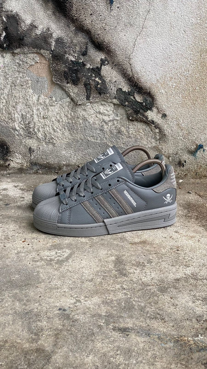 ADIDAS SUPER STAR NEIGHBORHOOD GRIS OSCURO