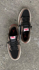 NIKE TRAVIS SCOTT BLANCA CAFE