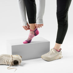 Women's Run Stripe Low Ankle Socks - Gallery 1