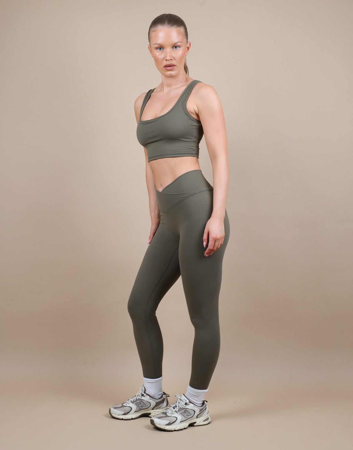 Blake V Front Leggings In Olive