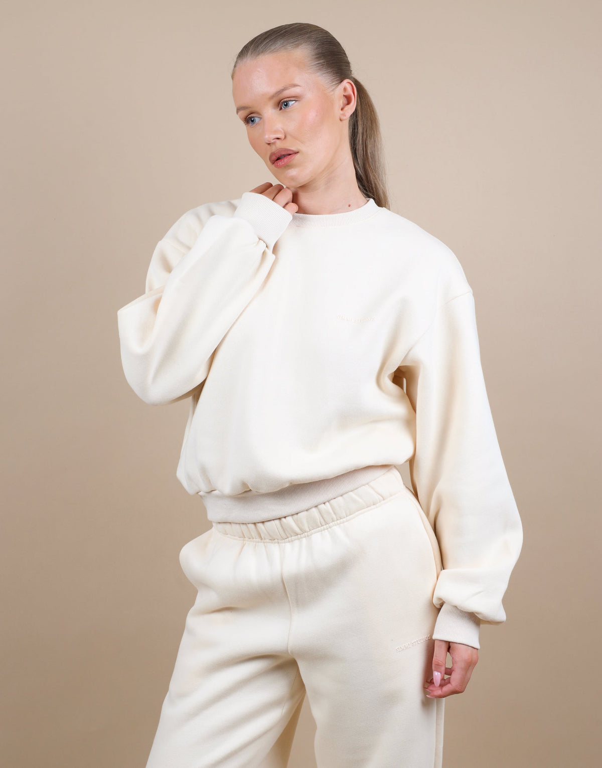 Kendall Cropped Sweatshirt In Cream