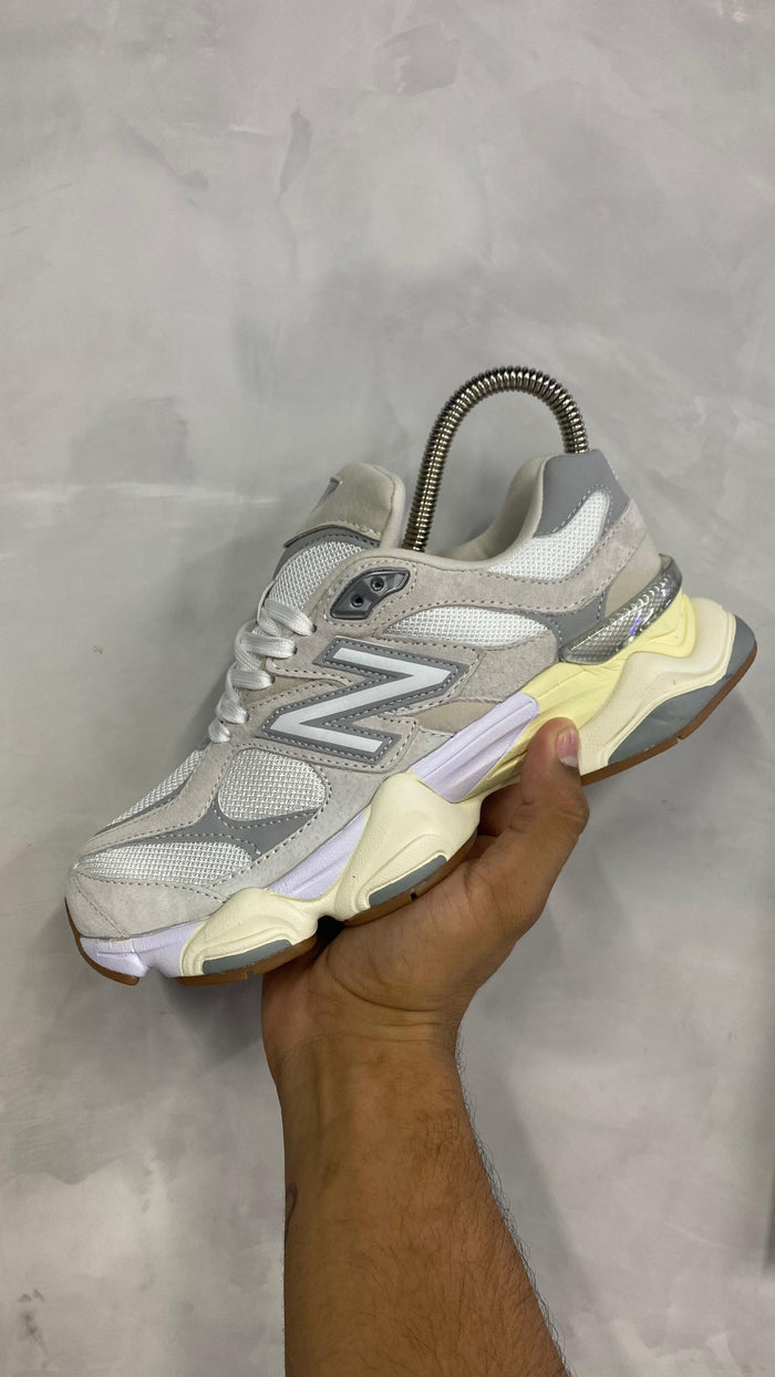 NEW BALANCE 9060 BEIGE CREMA