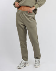 Elwood Simmi Studios Essentials Cuffed Jogger in Olive