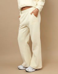 Colby Simmi Studios Essentials Joggers In Cream