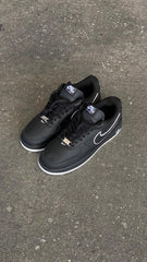 AF1 NEGRO LINEA BLANCA