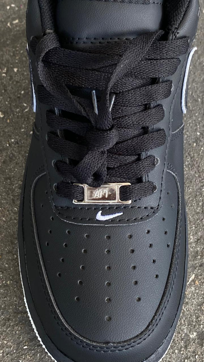 AF1 NEGRO LINEA BLANCA