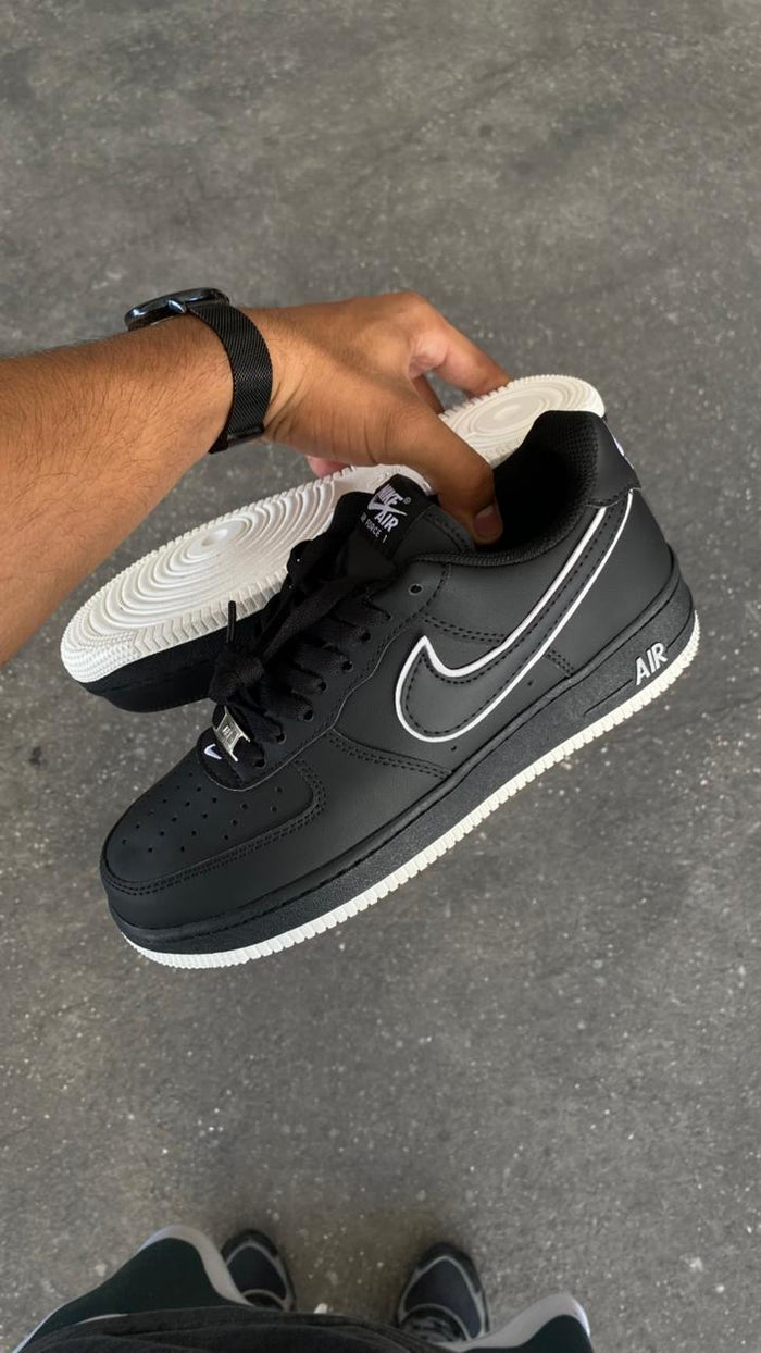 AF1 NEGRO LINEA BLANCA