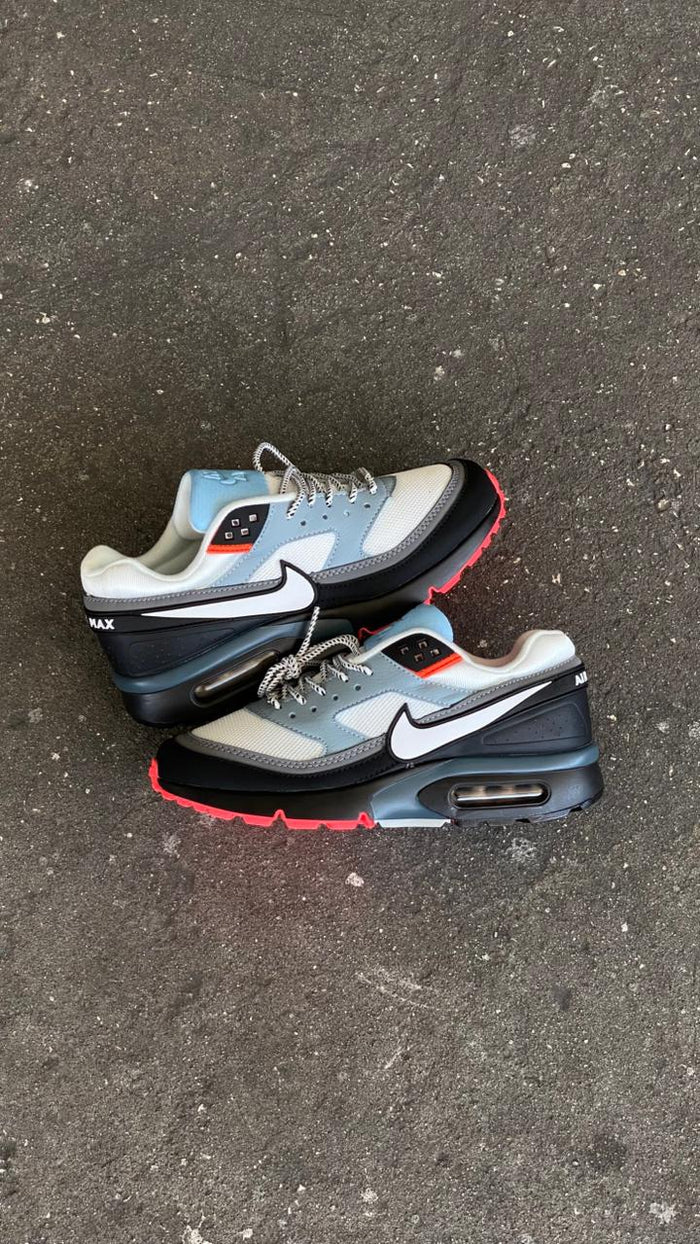 NIKE AIR MAX NEGRO RETRO BLANCO ROJO