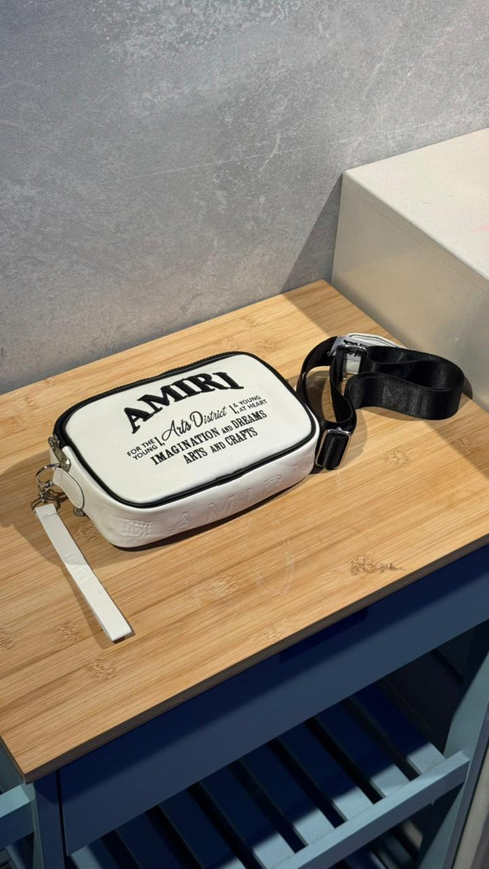 BOLSO CARRIEL MULTIMARCA AMIRI LETRA NEGRA