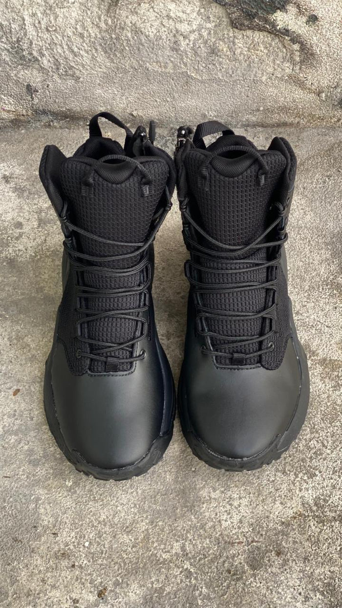 BOTA UNDER ARMOUR  MICRO NEGRA