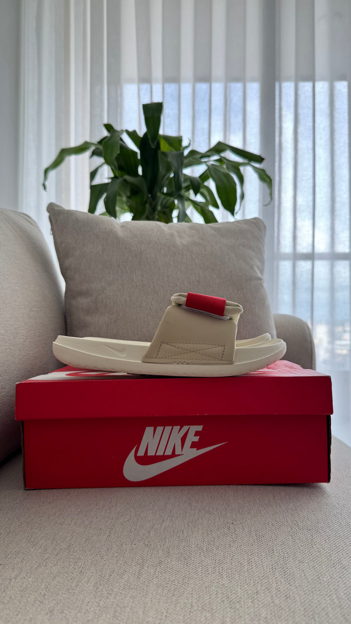 NIKE CHANCLA PANTUFLA BEIGE
