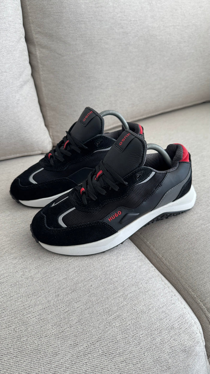 HUGO BOSS NEGRO BLANCO ROJO