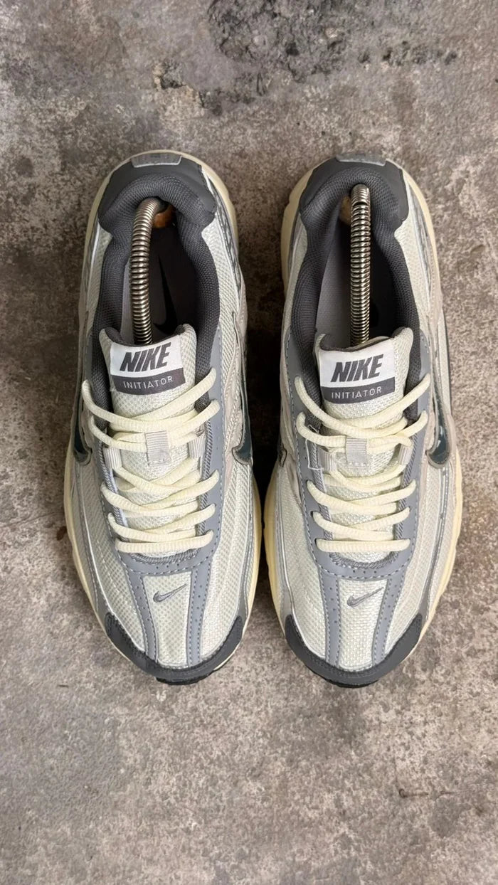 NIKE INITIATOR BLANCO BEIGE AZUL