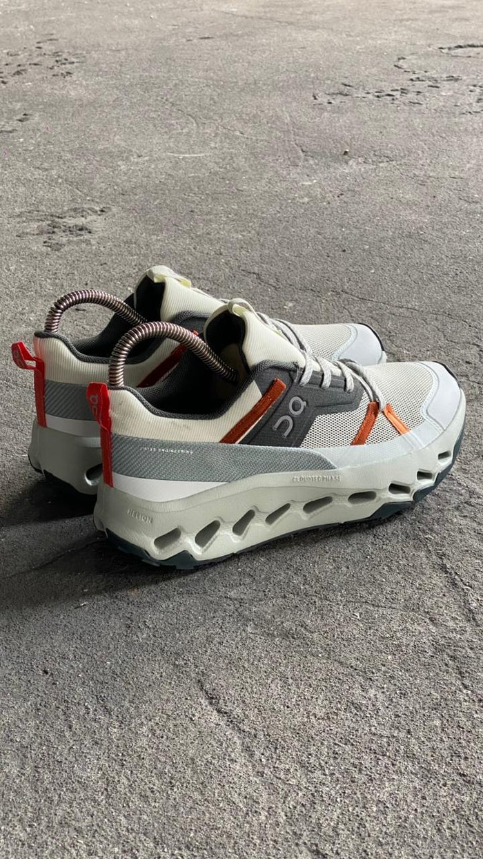ON CLOUD BLANCO GRIS NARANJA
