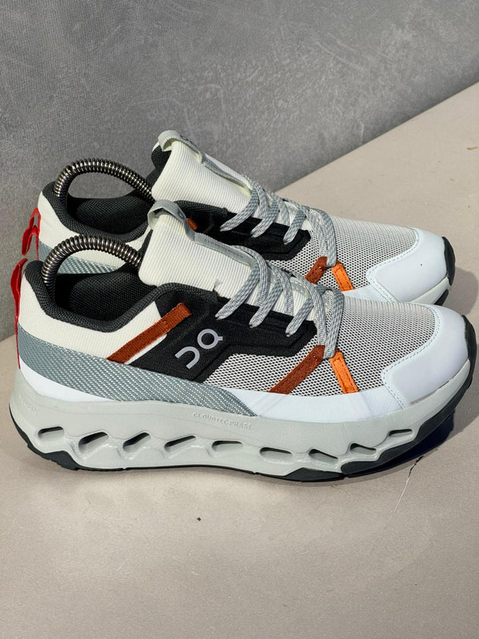 ON CLOUD BLANCO GRIS NARANJA