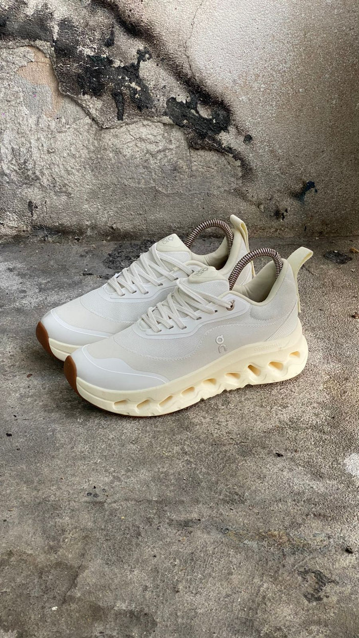 ON CLOUD GRAFITY BLANCO BEIGE