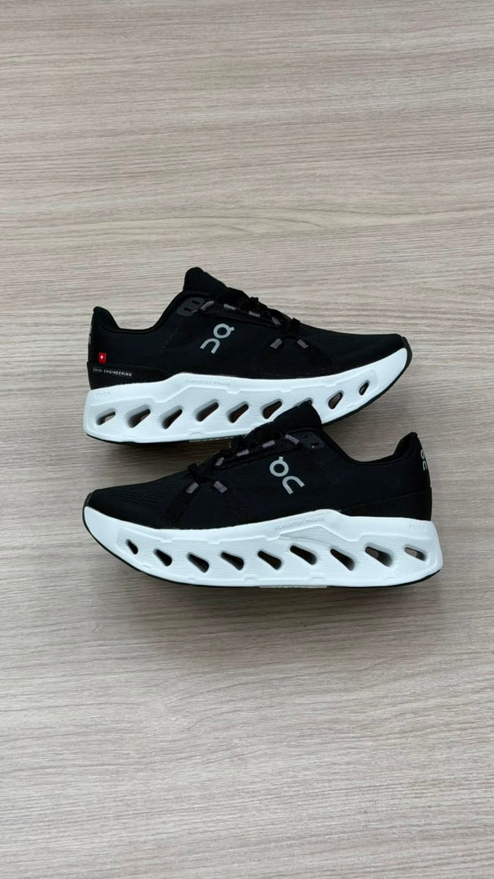 ON CLOUD SURFEL 7 NEGRO BLANCO