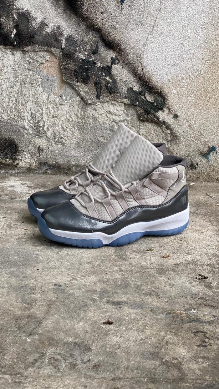 JORDAN RETRO 11 GRIS CHAROL BLANCO