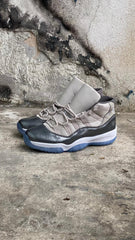 JORDAN RETRO 11 GRIS CHAROL BLANCO