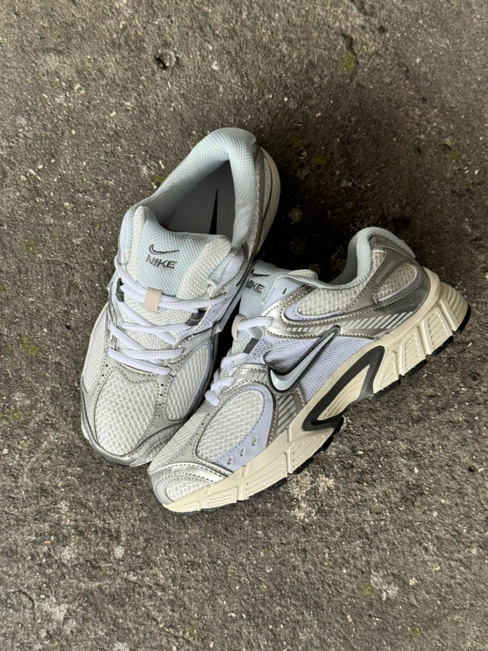 NIKE RNR BLANCO BEIGE GRIS
