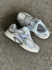NIKE RNR BLANCO BEIGE GRIS