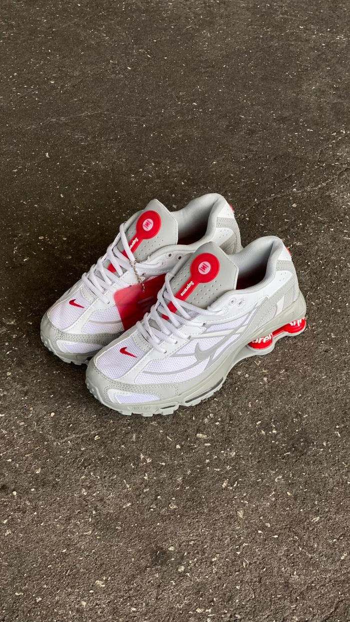 NIKE SHOX SUPREME BLANCO GRIS