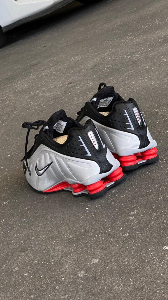 NIKE SHOX TURBO GRIS NEGRO