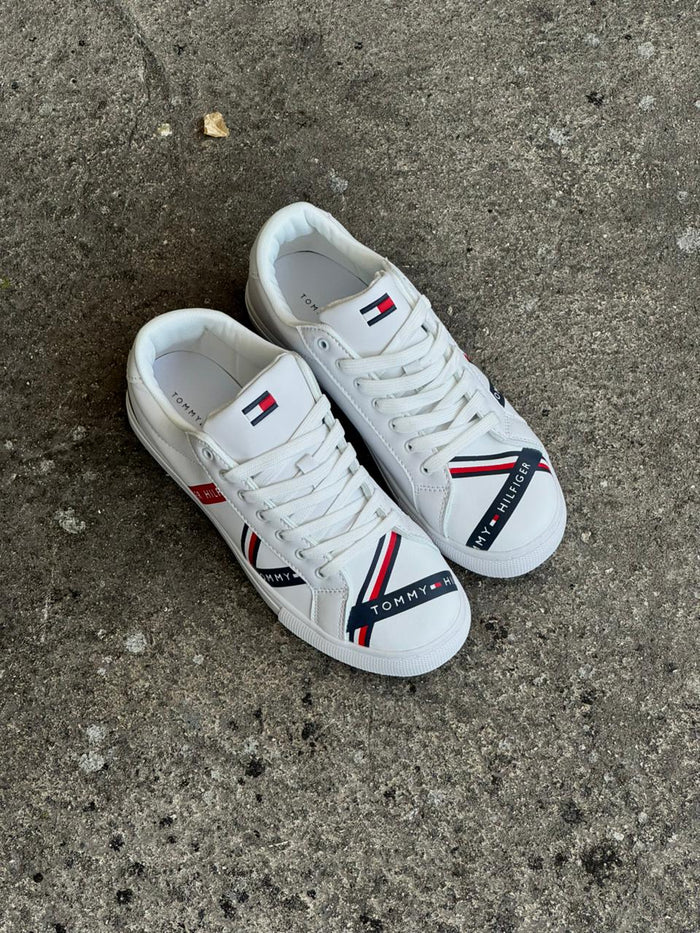 TOMMY HILFIGER ZAPATILLA BLANCA AZUL ROJA