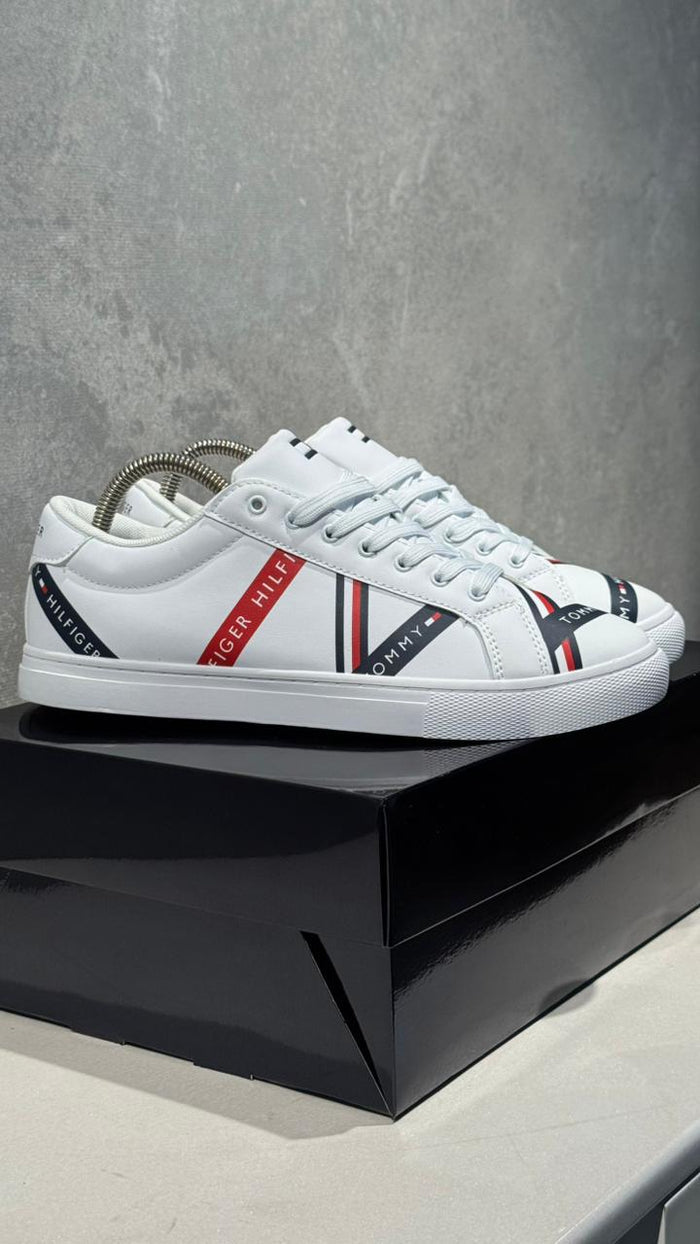 TOMMY HILFIGER ZAPATILLA BLANCA AZUL ROJA
