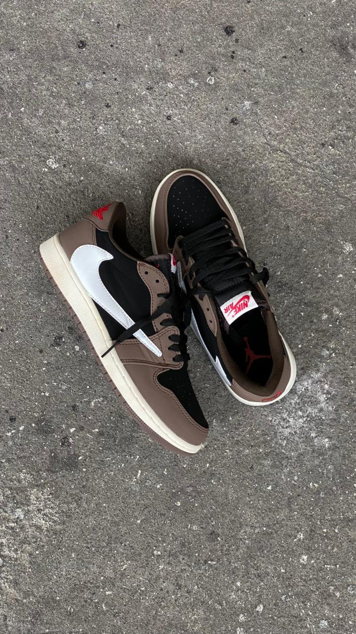 NIKE TRAVIS SCOTT BLANCA CAFE