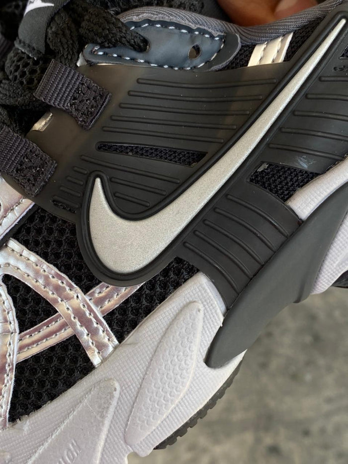 NIKE V2K NEGRO PLATA