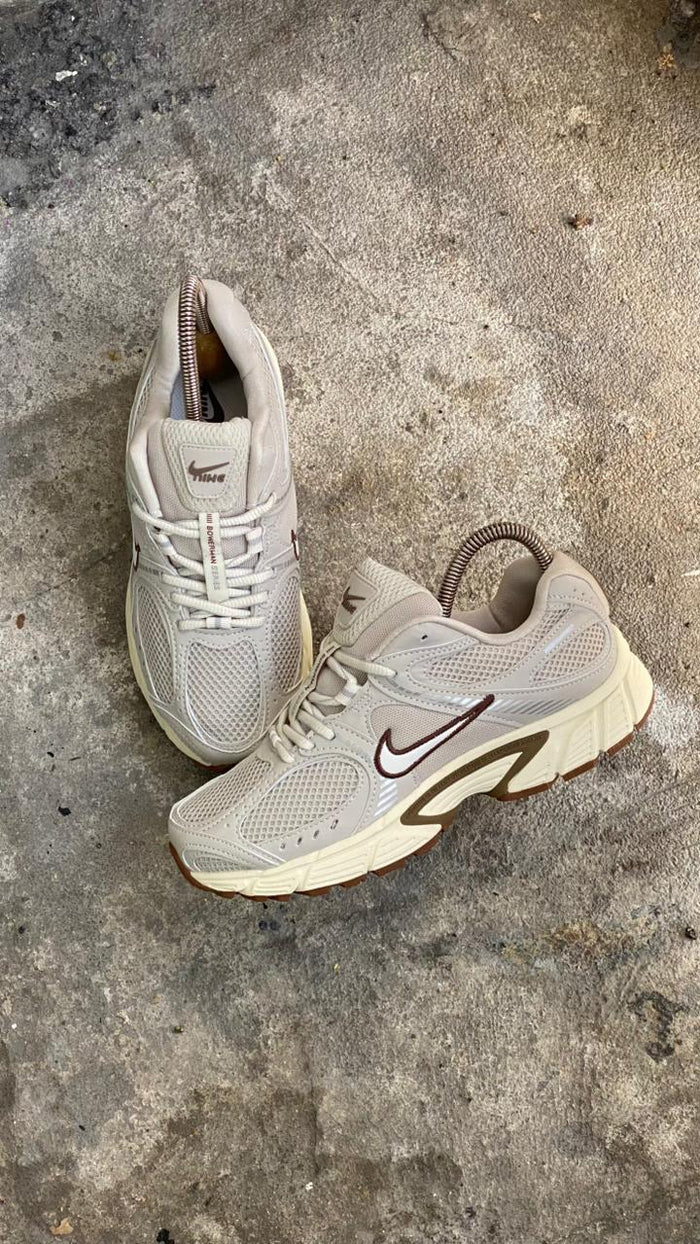 NIKE V5K BEIGE