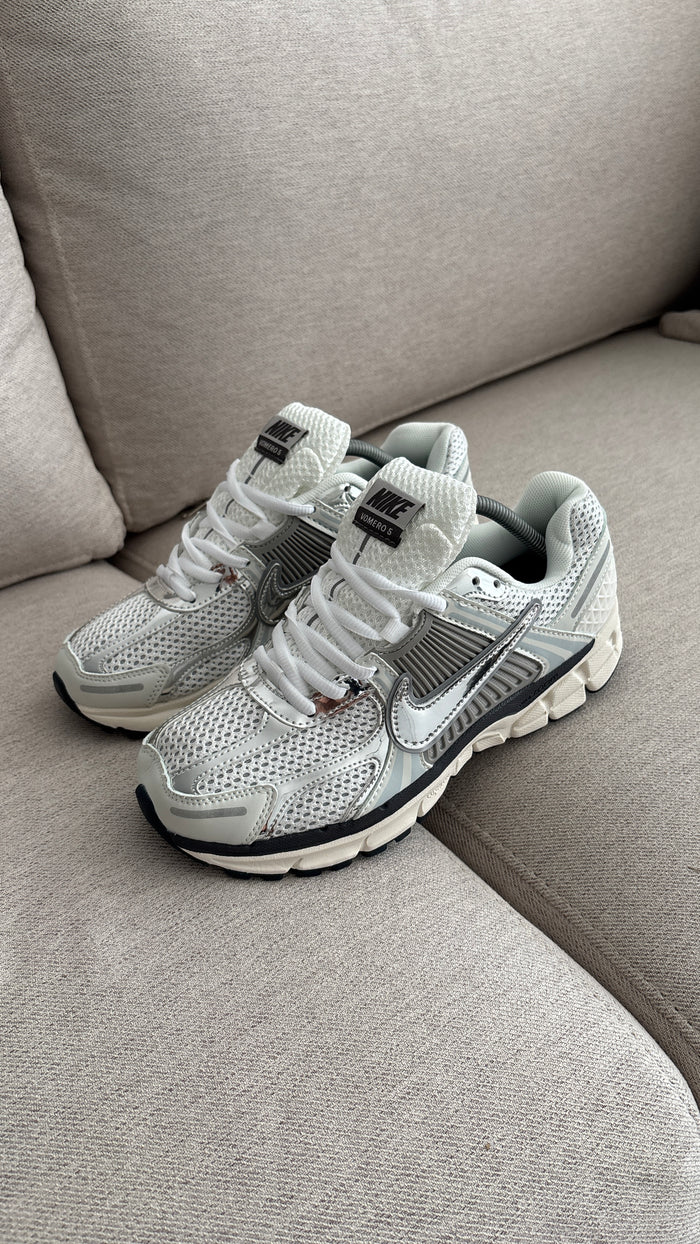 NIKE VOMERO PLATA