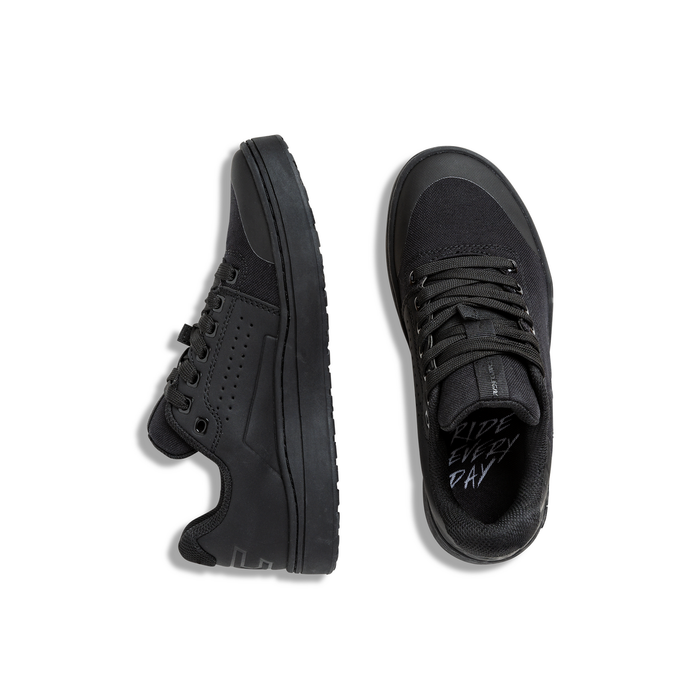 Youth Livewire Flat Shoe